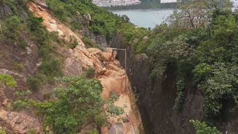 炮台山水浸|【炮台山水浸】炮台山水浸成澤國！城巴被淹，環翠邨停車場倒。